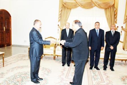 رئيس الجمهورية اثناء تسلمه اوراق اعتماد عدد من السفراء